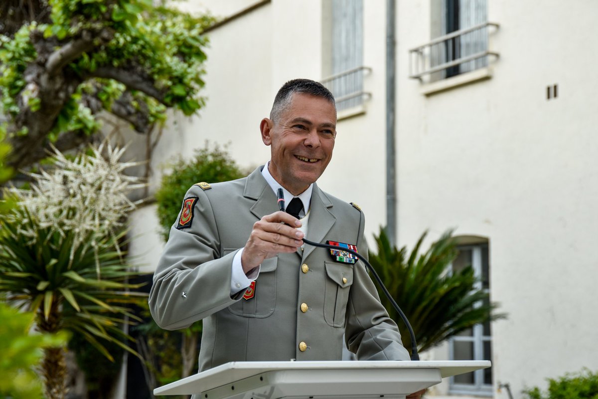 #40ans6BLB 5/6 : 12 anciens commandeurs réunis A l’occasion de cet anniversaire, la salle d’honneur de l’état-major a été rénovée. L’histoire, le présent et l’avenir se sont mélangés au cours de ces festivités, grâce à la présence de 12 des généraux qui ont commandé la 6.