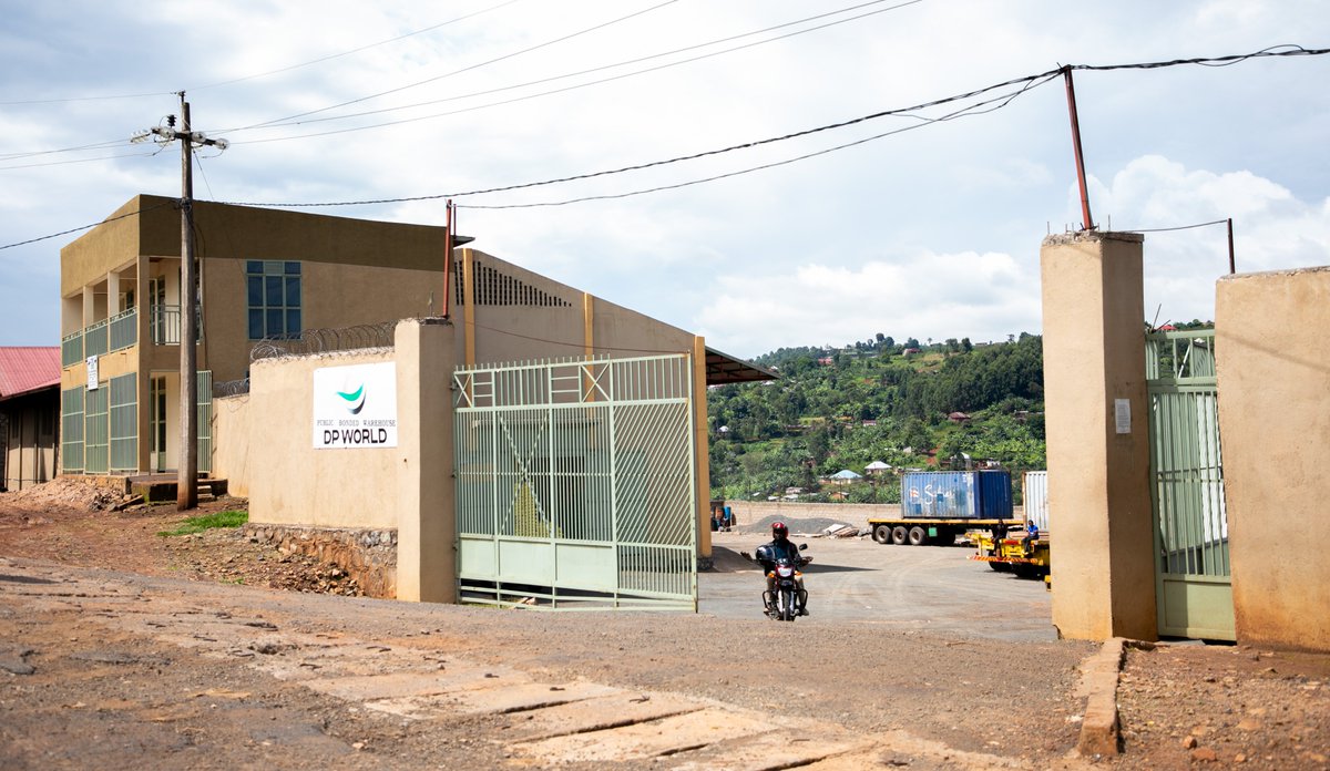 Kuri uyu wa kabiri, Minisitiri @Ngabitsinze yagiriye uruzinduko rw’akazi mu Karere ka Rusizi rugamije gusura ibikorwa by’iterambere ry'ubucuruzi n'inganda biri mu Mujyi wa Kamembe.