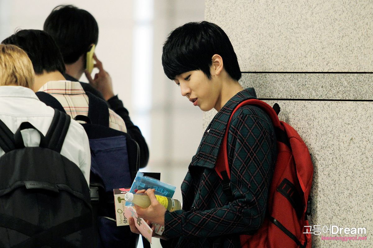 🍒🦌 tweet media