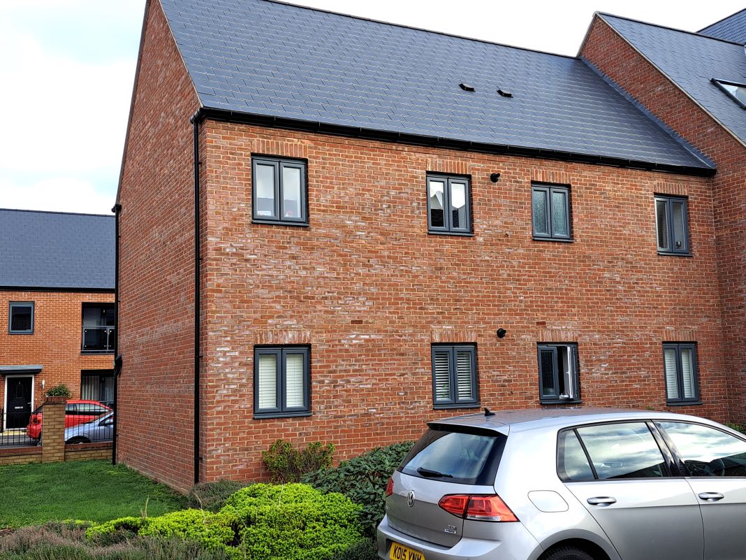 We've a two bed, first floor apartment with balcony for sale in Whitehouse, a popular area of #MiltonKeynes, with local amenities such as a school & health centre close by. Price: £157,500 for a 70% share. 
#SharedOwnership #Resale
More details 👉 grandunionliving.co.uk/properties/tee…