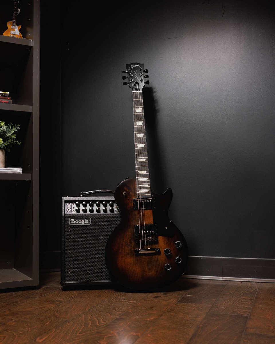 The NEW Les Paul Modern Studio. A no-nonsense, high-performance tone machine. Get all the specs HERE: ow.ly/qve950Rjss9 #gibson #lespaul #modernstudio