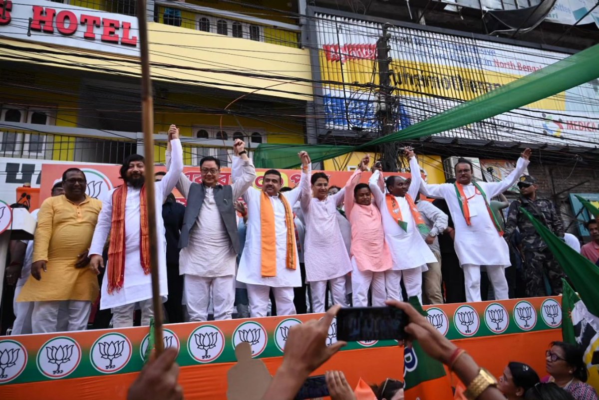 RajuBistaBJP's tweet photo. I am deeply grateful to the people of #Siliguri for their overwhelming reception, support and solidarity to the "Jan Sampark Abhiyaan" led by Hon'ble LoP Sh. @SuvenduWB ji, Hon'ble Minister of Earth Science, Sh. @KirenRijiju ji, and Hon'ble Union MoS Home Sh. @NisithPramanik ji. https://t.co/cZBksFkfco