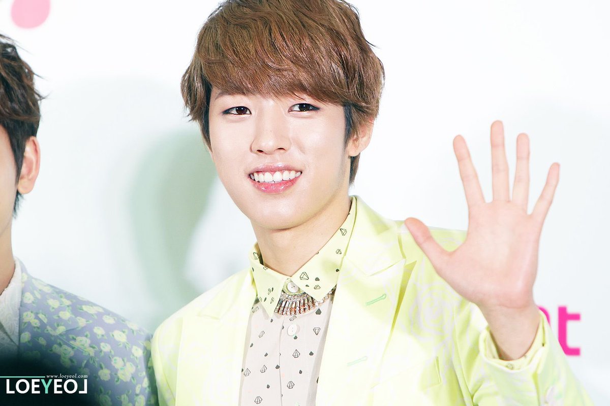 🍒🦌 tweet media