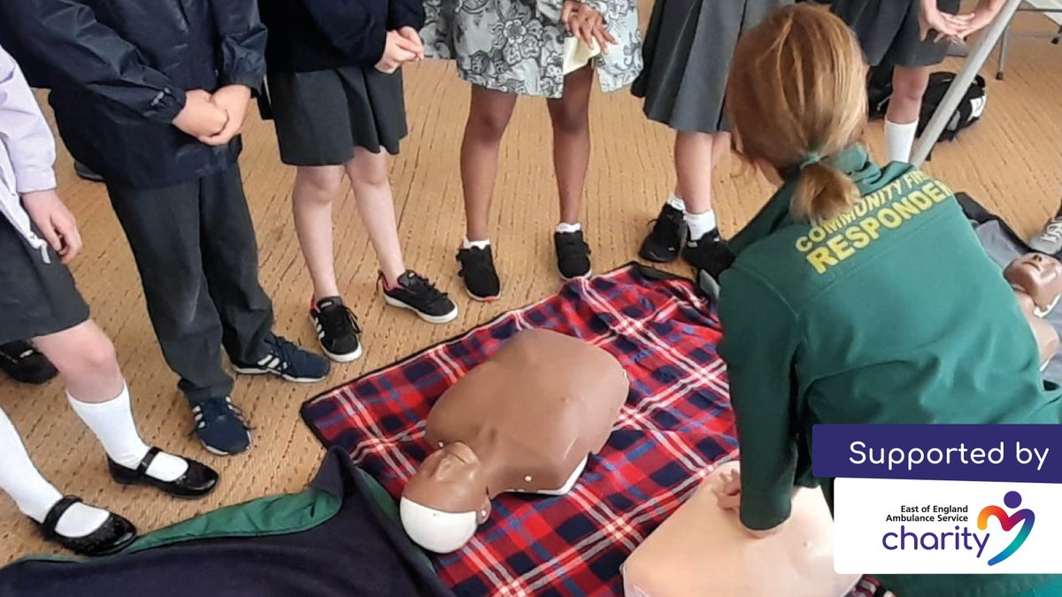 📸EEAST Heart in action training potential life-savers! To book your free basic life support training email Volunteer@eastamb.nhs.uk The courses are run by volunteers however, the costs behind running these are funded by our charity. justgiving.com/campaign/eeast…