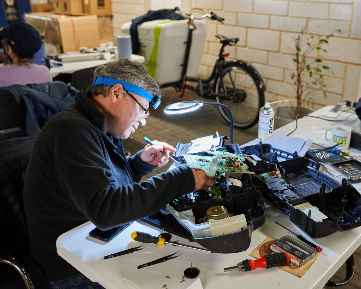 Do you have a small electrical appliance that needs fixing? Bring it along to Hanwell Community Centre on Saturday 27 April, 1pm-4.20pm where the repair team can bring it back to working order. This service is free with limited spaces available. Book now: orlo.uk/GYtzo