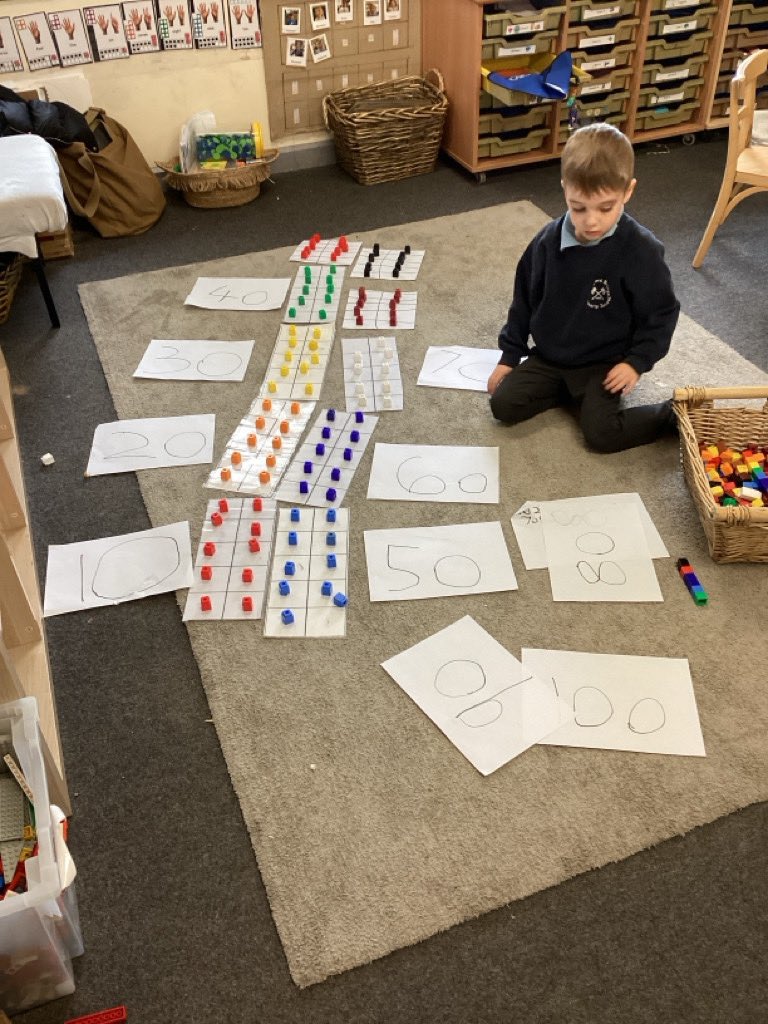 sbps_ducklings's tweet photo. AMAZING MATHS THINKING 🤩

“I want to make 100 but I don’t have enough tens frames. I know, I’ll make my own…Look, there’s ten tens, that’s 100”
“10,20,30,40,50,60,70,80,90,100”
“I’ve made the numbers to show you too” 

#eyfs #sbpsmaths https://t.co/U7a2WFpywn