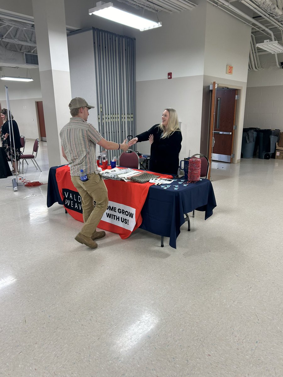 kristinedwards3's tweet photo. Fun morning with @LisaSDaye at the @BurkeCoSchools High School Career Fair! Thanks to our local business partners for coming out to speak with our students about employment opportunities in our community! #allinbcps #ignitelearningbcps https://t.co/7pibFxU6xF