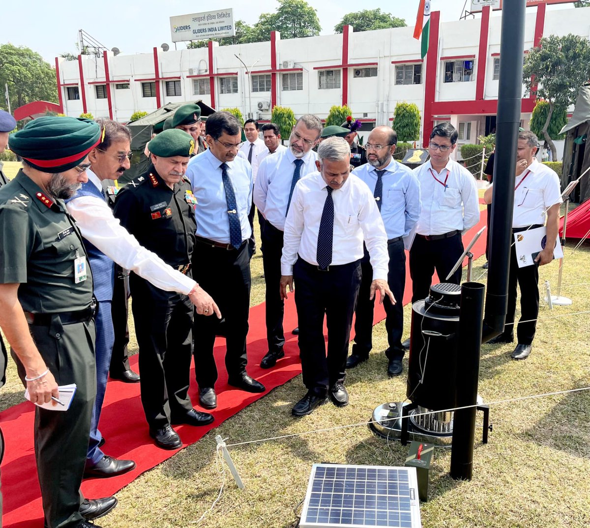 adgpi's tweet photo. As part of interaction with the Defence Production Ecosystem, #LtGenUpendraDwivedi #VCOAS visited various Government and Private production facilities in #Kanpur.

#VCOAS was briefed by Heads of Organisations at MKU Ltd, Defence Materials & Stores Research and Development Establishment #DMSRDE, Troop Comforts Limited #TCL, Ordnance Parachute Factory and Advance Weapons & Equipment India Ltd #AWEIL.

#VCOAS appreciated the efforts of the Defence Production Facilities in Enhancing the capability of Defence Forces & providing cutting edge to combat capability.

#IndianArmy
#OnPathToTransformation
#Aatmanirbharta