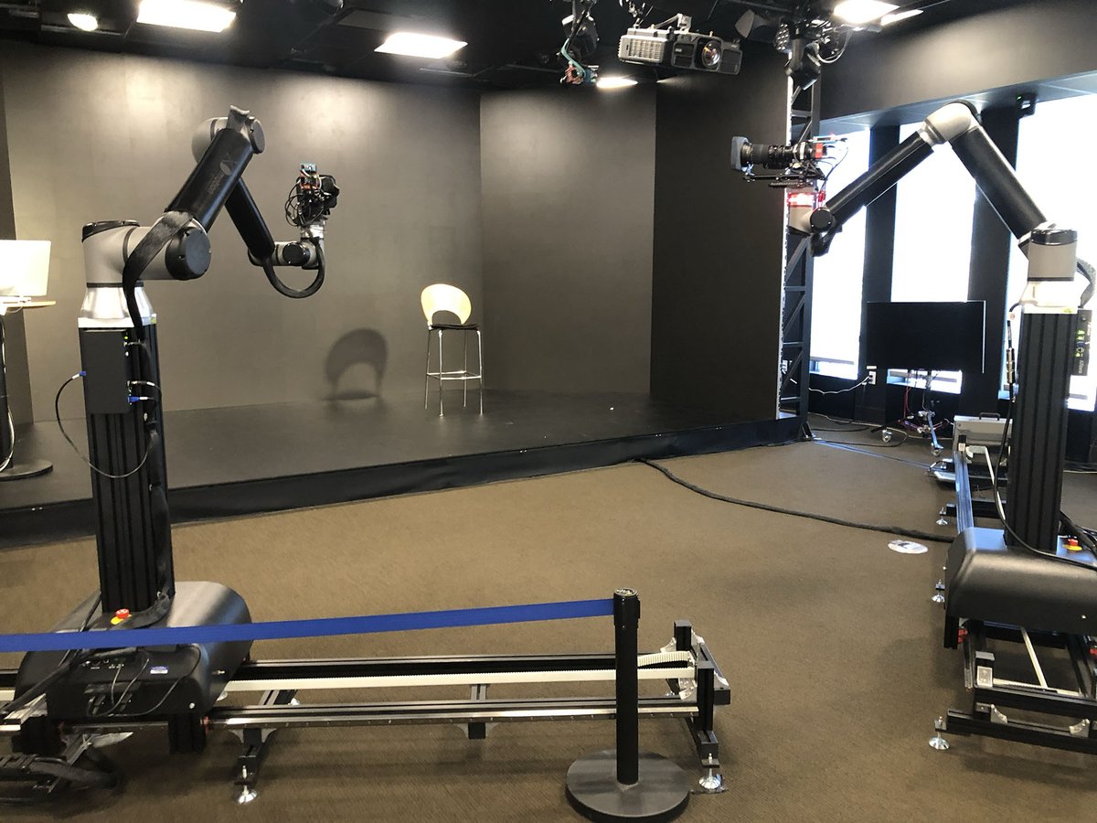 kohlitzmedia's tweet photo. I got treated to a tour of @MichiganRoss's #videostudio, along with getting to try out their Apple Vision Pro goggles. They have two sound stages equipped for live streaming engaging and immersive online classes. As well as amazing equipment to gawk at 😯😯
#videoproduction https://t.co/ELTBG2uvFB