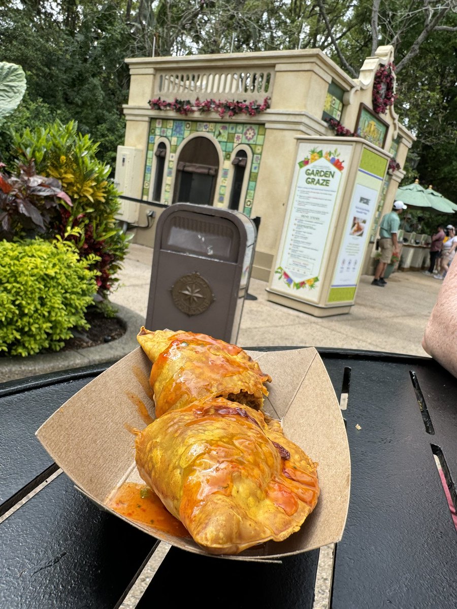 bobbyrygs's tweet photo. Impossible™ Jamaican Beef Patty with Spicy Papaya Syrup 5.5/10
@MorningMonorail
#monorailmenu
#monorailbonus
I enjoyed the sauce but it lacked flavor elsewhere https://t.co/AdhwvSvtkm