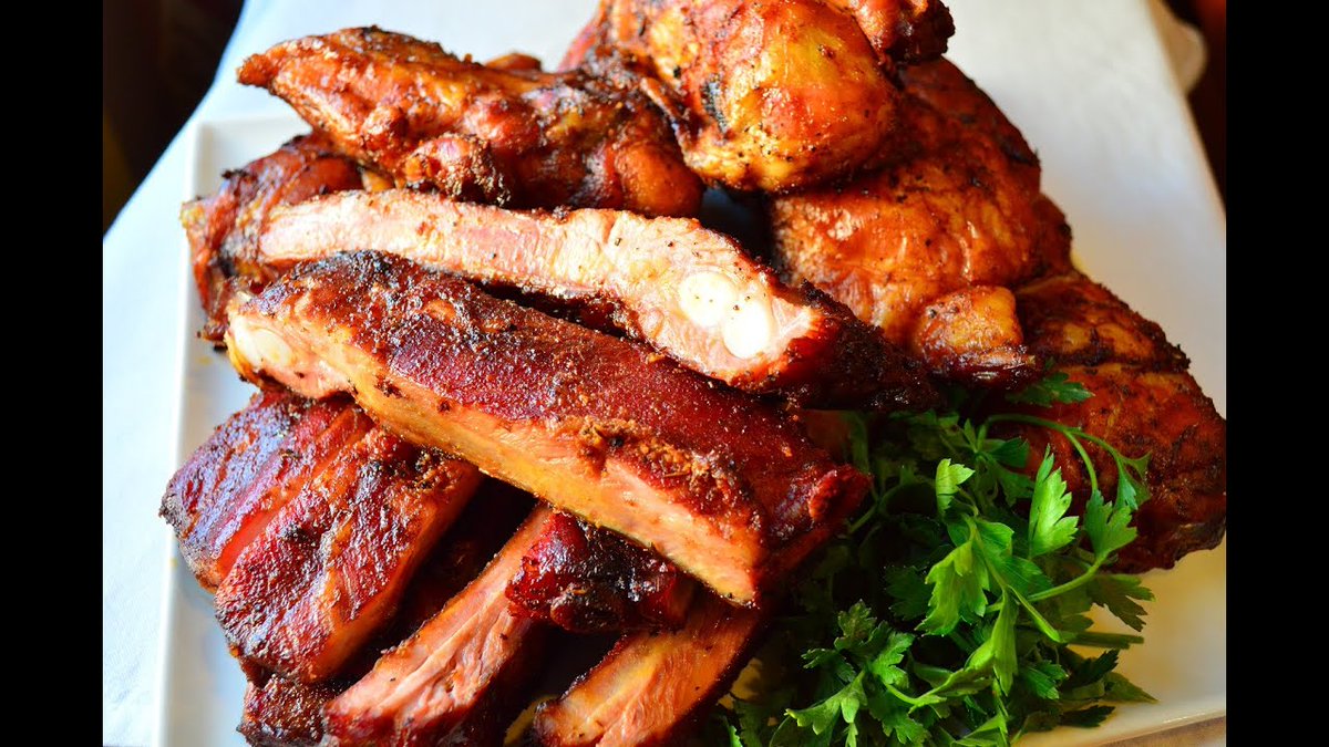 Looking for a BBQ feast for 4? Try our Party Pack at 3 Pigs Bar B-Q! 1 whole chicken, 1lb pork ribs, 1 pint baked beans, 1 pint coleslaw. Customize with potato or macaroni salad. #BBQ #FamilyFeast #DeliciousEats