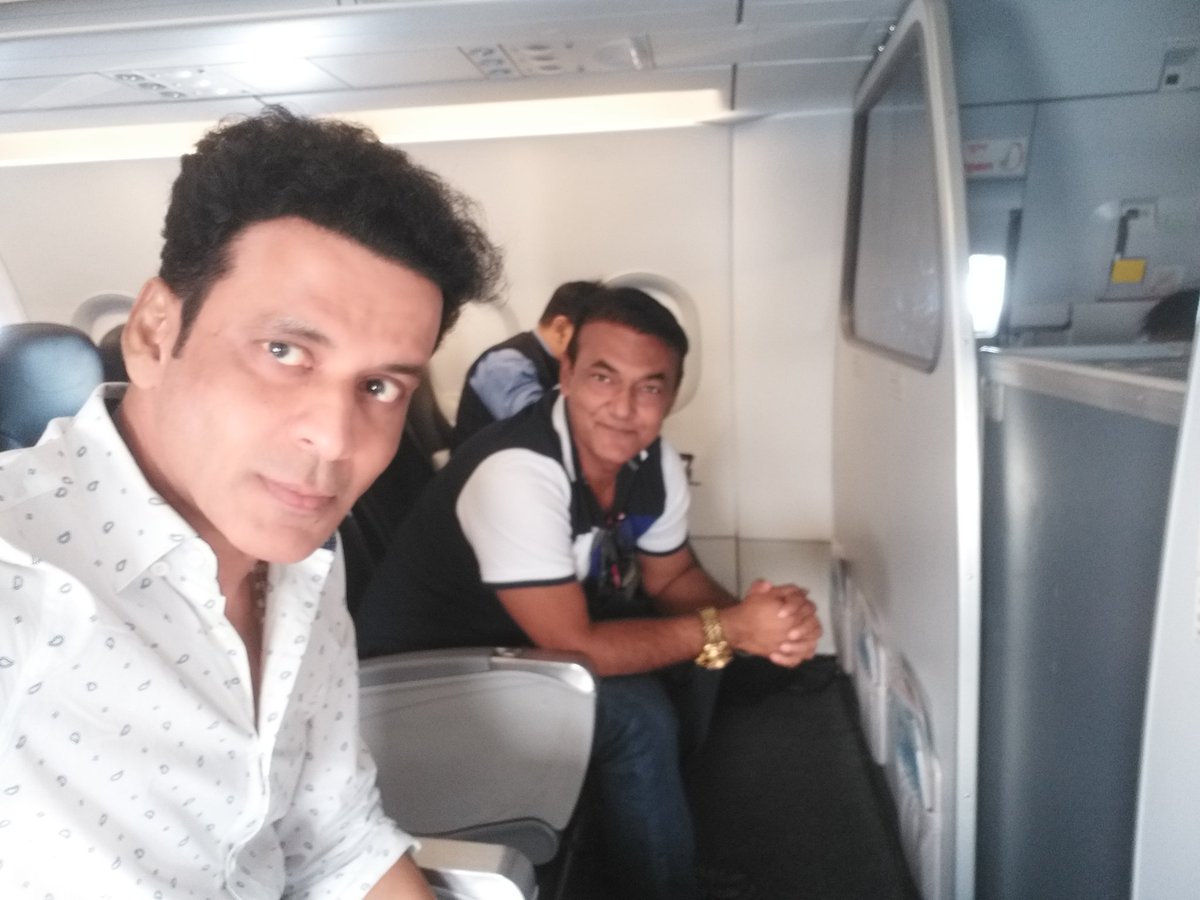 Wishing bade bhai @BajpayeeManoj ji a healthy,Wealthy n Super duper hit birthday.Proud to hv a bollywood elder brother like u.Longessst live.God bless. 🎂🍾🎂