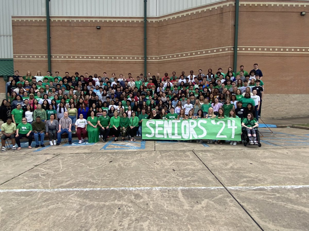 Class of 2024 - it’s getting real!! Panoramic day!! We are going to miss you guys!! @MCoachtoliver @SmittyA77 @BrenhamHSCook @mrscoachlopez @BrenhamHS