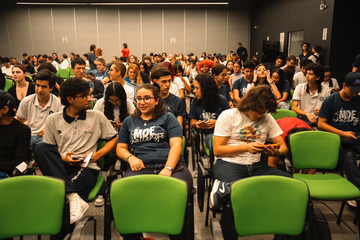 ¡Vivimos Medellín Challenge! 

Un evento donde jóvenes se unieron para diseñar soluciones innovadoras a problemas reales de ciudad.

La actitud científica y creativa de nuestros estudiantes refleja un compromiso con la transformación de la educación y la sociedad <a href="/CamiloAMorales/">Camilo Andrés Morales</a>