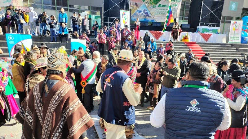 IICABolivia's tweet photo. Organizado por el #MMAyA y el apoyo de la #APMT, el IICA Bolivia participa en la “4ta Feria conmemorativa por el Día Internacional de la Madre Tierra”, un evento que promueve la conciencia ambiental y la acción por nuestro planeta 🌎💚 https://t.co/zwe8pDwLLr