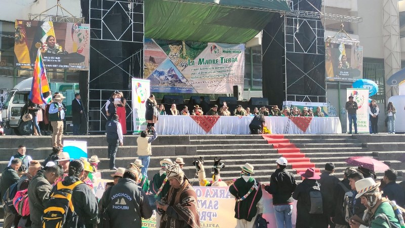 IICABolivia's tweet photo. Organizado por el #MMAyA y el apoyo de la #APMT, el IICA Bolivia participa en la “4ta Feria conmemorativa por el Día Internacional de la Madre Tierra”, un evento que promueve la conciencia ambiental y la acción por nuestro planeta 🌎💚 https://t.co/zwe8pDwLLr