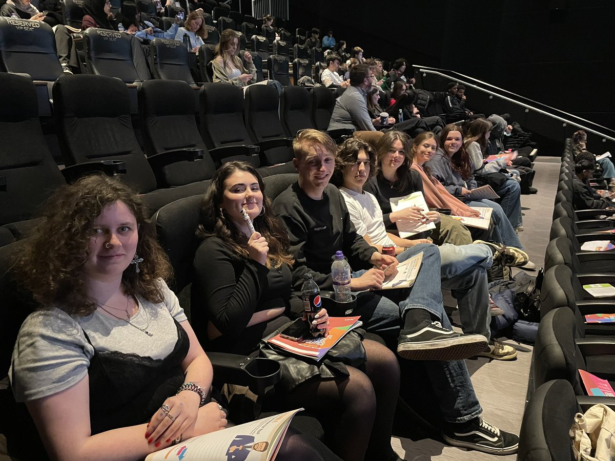 Year 13 politics students enjoyed their booster revision day in London today! <a href="/StanboroughS/">Stanborough School</a> <a href="/tutor2u/">tutor2u</a>