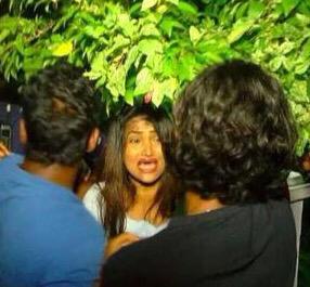 Male' mayor akah laan ulhefaa ves nulee rayyithunge thaaeedheh netheemaa eve.

Dhen anbi goyyeh vikkan nikutheemaves rayyithun bunee <a href="/AhmedMahloof/">Ahmed Mahloof</a> anhenunnah noonekey ehen kamakaa ulheyshey!

Mee mikan hingi gotheve.