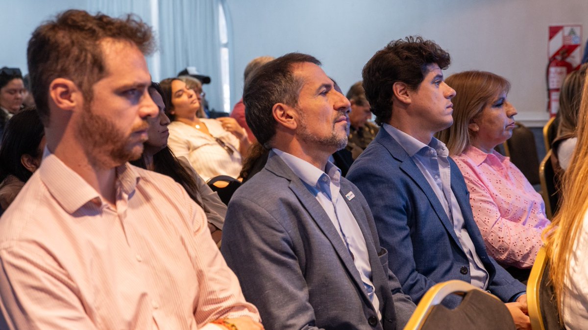 MSanagasta's tweet photo. 📷 El Intendente @fedesbiroli junto a Intendentes y Diputados de la Provincia, participaron en un evento trascendental. Este encuentro fue parte de la presentación del Plan Integral Metalúrgico, liderado por representantes de ADIMRA.⛓‍💥 https://t.co/NXlAW7sDuT