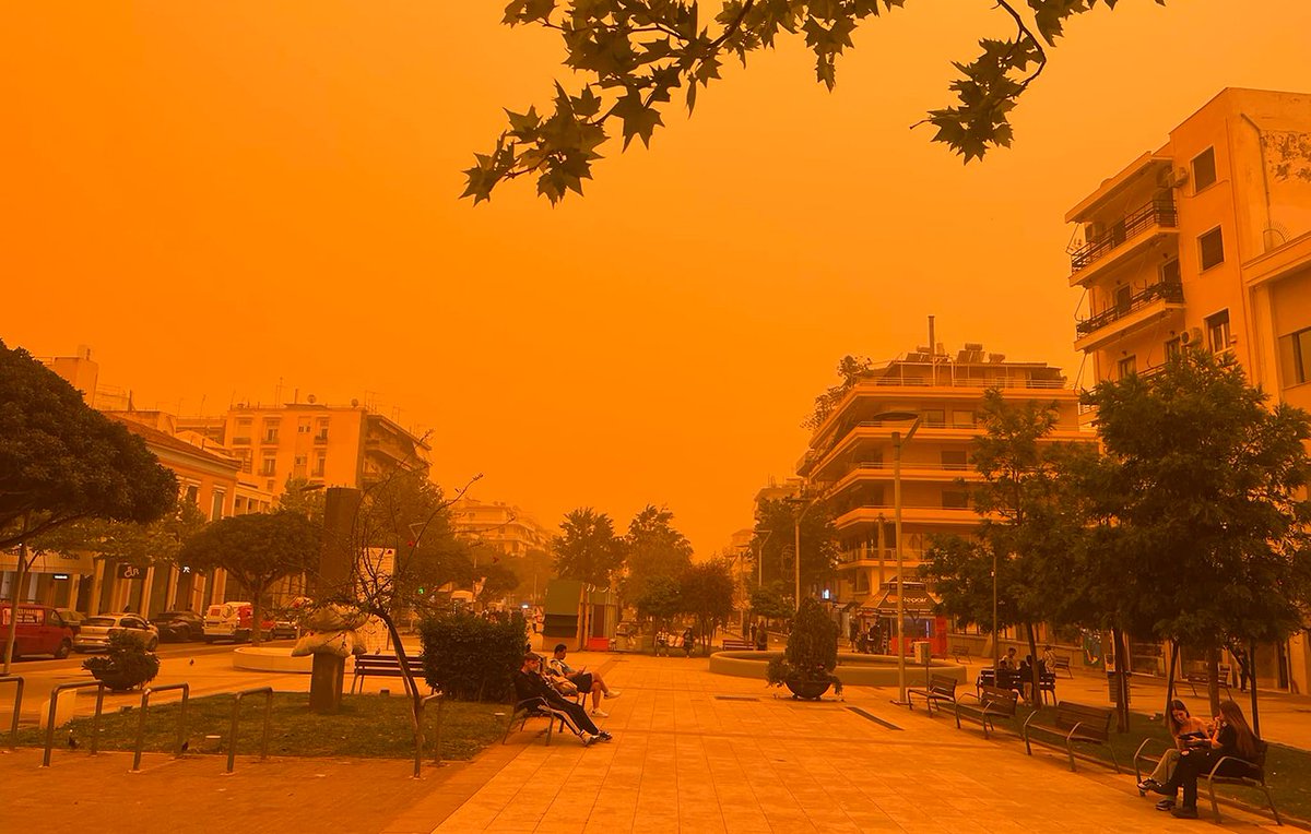 Kalamata today, looking like a good place for Trump to disappear. Literally.
#AfricaDust #σκόνη #nofilter