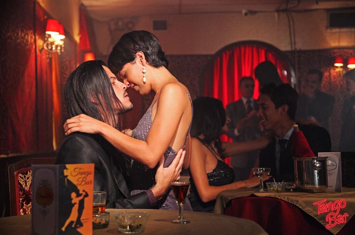 CinesUnidos's tweet photo. Ella soñaba con pasarelas, pero la vida la llevó a un escenario de horror 🎬👀

En el Cabaret #TangoBar descubre la cruda realidad del tráfico sexual 🥺

¡Disfrútala YA en pantalla grande! 🤩 https://t.co/KAwJ5dLNgW