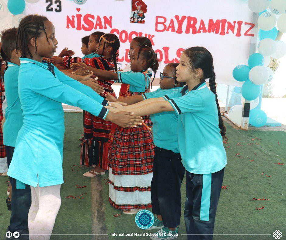 maarifDJIBOUTI's tweet photo. Then, our students added colour to the ceremony with dance performances and songs, and various activities were organised in the schoolyard.
#IMSD
#goodeducationforbetterfuture https://t.co/wHB9S9Uexd