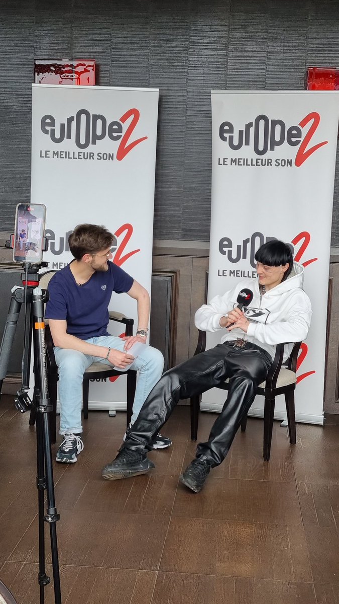 CathBEYAERT's tweet photo. Quelque chose se prepare... #europe2nouvellescene #lesmondesdeVictor @Europe2 @Europe2OpaleRed @VictorLeclerc_ https://t.co/O0aKgxOYKI