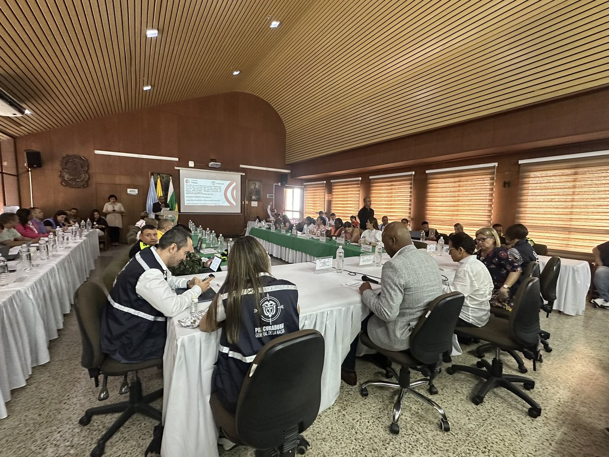 En Comité Intersectorial para la Reacción Rápida de Alertas Tempranas (CIPRAT), buscamos apoyo ante organismos nacionales e internacionales para fortalecer la seguridad en #Buga 
<a href="/onucolombia/">ONU Colombia 🇺🇳</a> <a href="/DefensoriaCol/">Defensoría del Pueblo</a> <a href="/PGN_COL/">Procuraduría General de la Nación</a> <a href="/MinInterior/">MinInterior Colombia</a> <a href="/PoliciaColombia/">Policía de Colombia</a> <a href="/victorramospal/">Victor Ramos</a> <a href="/infopresidencia/">Presidencia Colombia 🇨🇴</a>