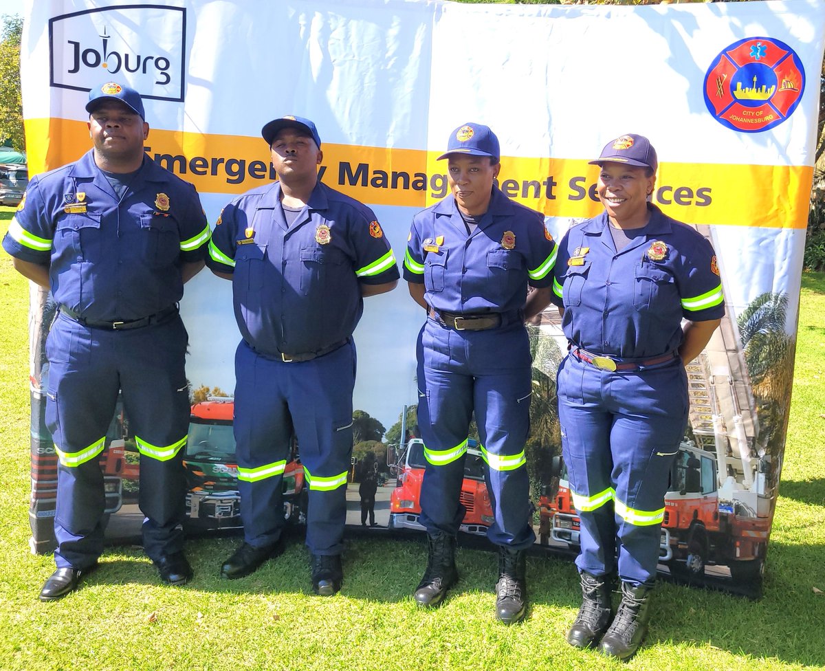 Congratulations to the new Station Commanders who received their new ranks today. Join us in welcoming SC. Lucas Thipe, SC. Nkuthalo Makapela, SC. Nomsa Mathebula, & SC. Nyeleti Rafutho as they assume this pivotal role in safeguarding the @CityofJoburgZA #JoburgsBravest