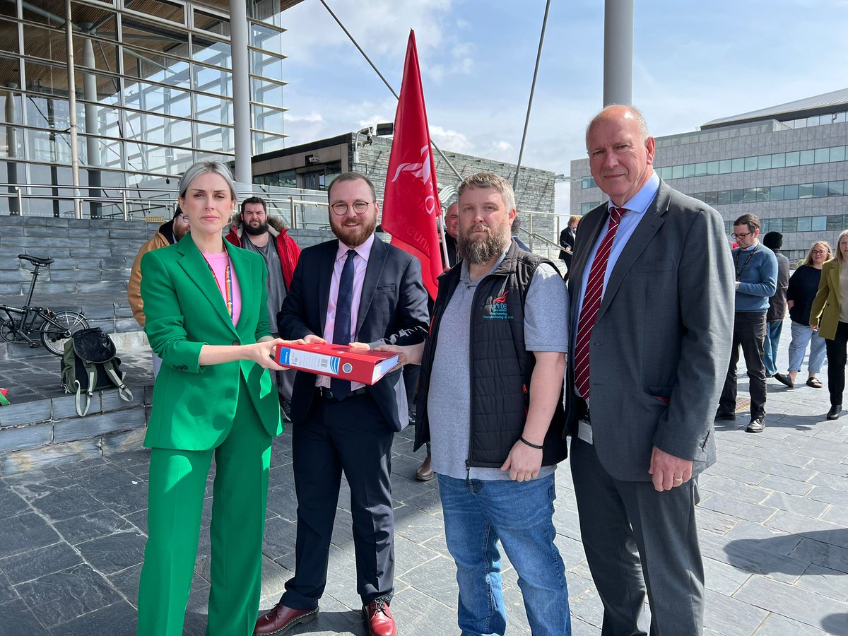 Today at the #Senedd we handed over a petition of more than 30,000 people in UK #steel communities directly affected by devastating cuts like those planned by @TataSteelUK Our members have voted for industrial action to save their industry - the fight for UK steel is on.