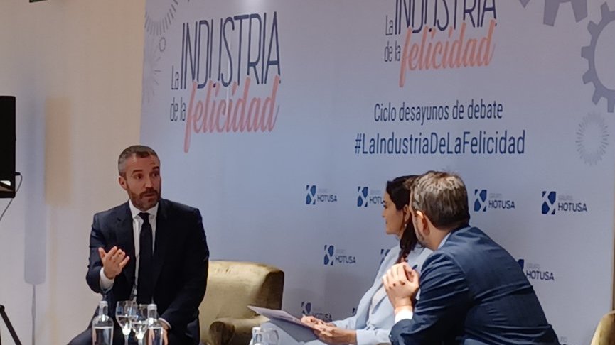 🗣️Miguel Sanz en #LaIndustriaDeLaFelicidad @Hotusa, resalto la buena transformación del sector, de España, 'en generación de experiencias de valor añadido y para ser destino multiproducto y de nichos para captar al turista que aporta mucho valor y, sobre todo, mucho valor social'