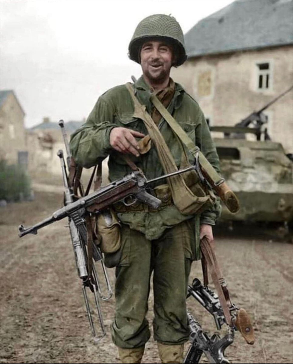 Pfc. Robert Leigh, a rifleman with the 83rd Infantry Division, and his collection of enemy weapons taken from the Germans during the Battle of the Hürtgen Forest. 🪖