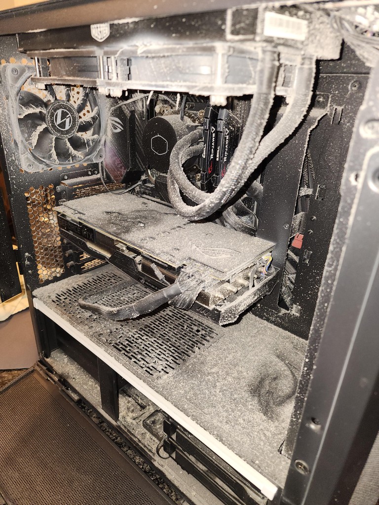 'My PC is running slightly hot and I'm not sure why'. The PC: redd.it/1c9m3q5
