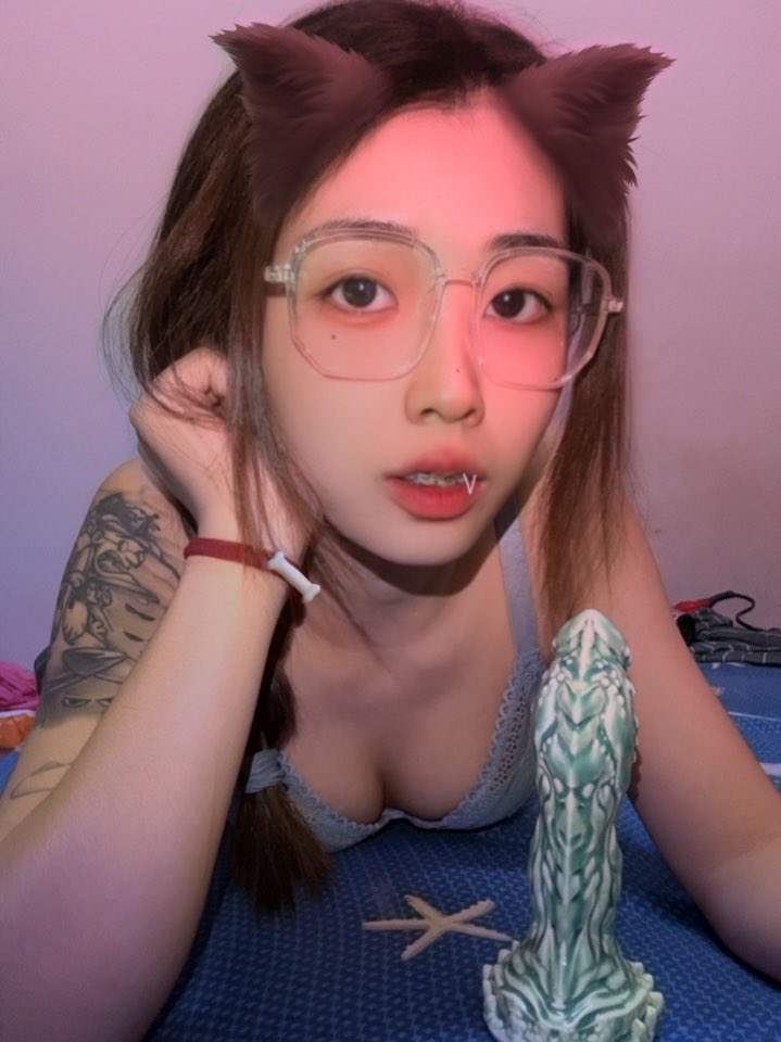 最近忙到回家倒頭就睡
所以才都沒更新 真的很抱歉😢
好啦重點是我想跟大家分享一下這個酷東東
可以放在家裡當擺設 聽說還可以拿來用🫢
有興趣的這邊請<a href="/nothosaur20/">Nothosaur幻龍訂製</a>