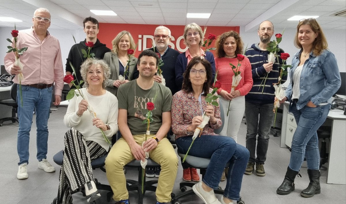 iDISCit's tweet image. Happy Sant Jordi and World Book Day!📚
 
At @iDISCit, following the Catalan “Diada de Sant Jordi” tradition, although a large part of the employees are teleworking, those who attend the office are given roses.🌹
 
#SantJordiDay #BookDay #SantJordi2024