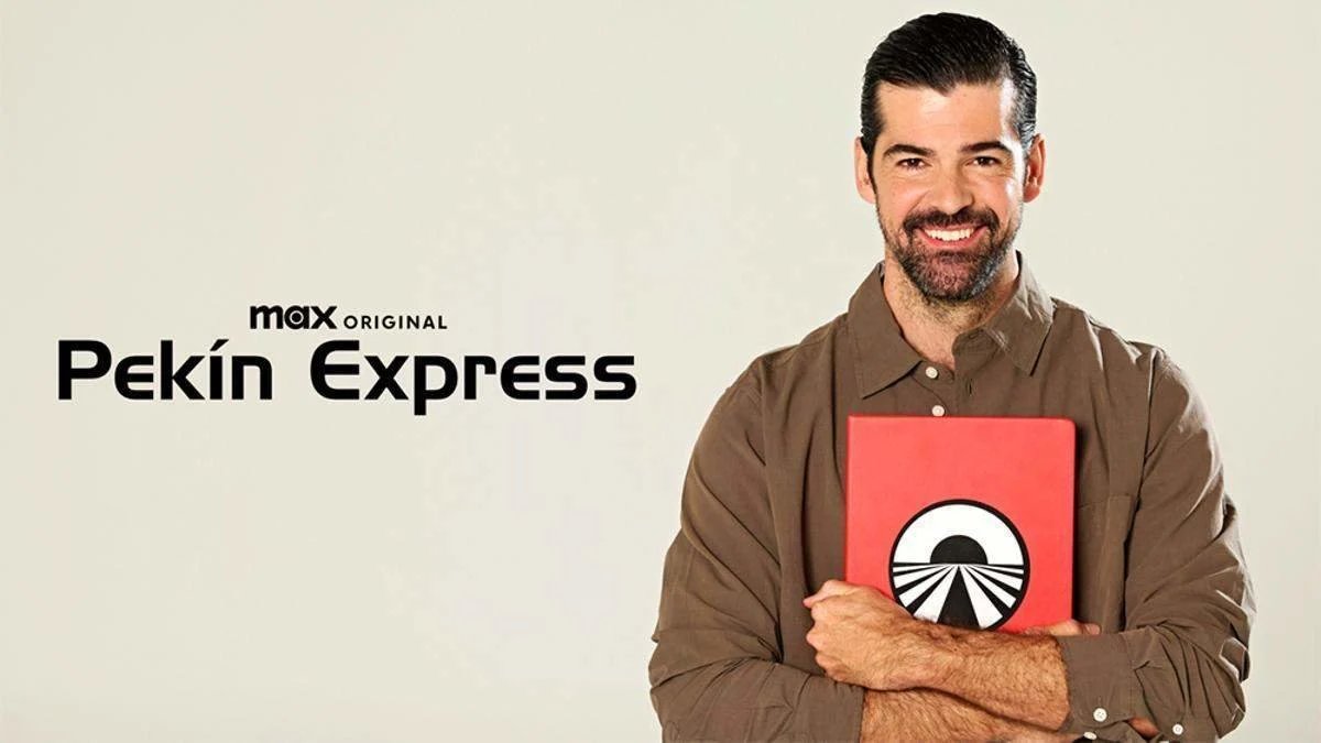 teletuits's tweet photo. 'Pekín Express' desvela sus 7 parejas
🔴Miriam Díaz Aroca y su hija María
🔴Alba Paúl y su cuñado Álex
🔴Octavi Pujades y su hija Alicia
🔴Gonzalo Miró y su amigo Ángel
🔴Gemma Mengual y su amiga Gisela
🔴Alex de la Croix y su amigo Guillermo 
🔴Canco Rodríguez y su amigo David https://t.co/023TJZNESd
