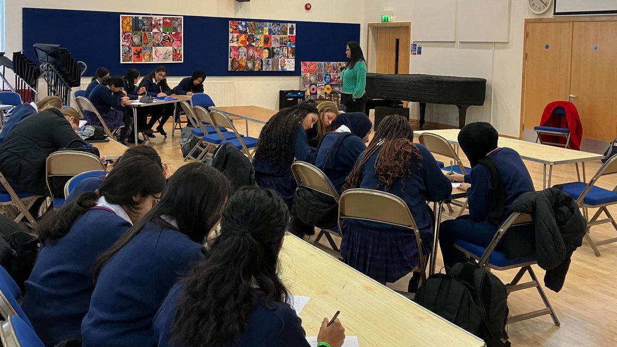 It was great to welcome author Manjeet Mann to @NorthwoodGDST yesterday, who ran a creative writing workshop with Y10. Students explored how to turn initial ideas into potential stage scripts. Manjeet also ran an interactive session with Y9. Thanks for coming! @NWC_English