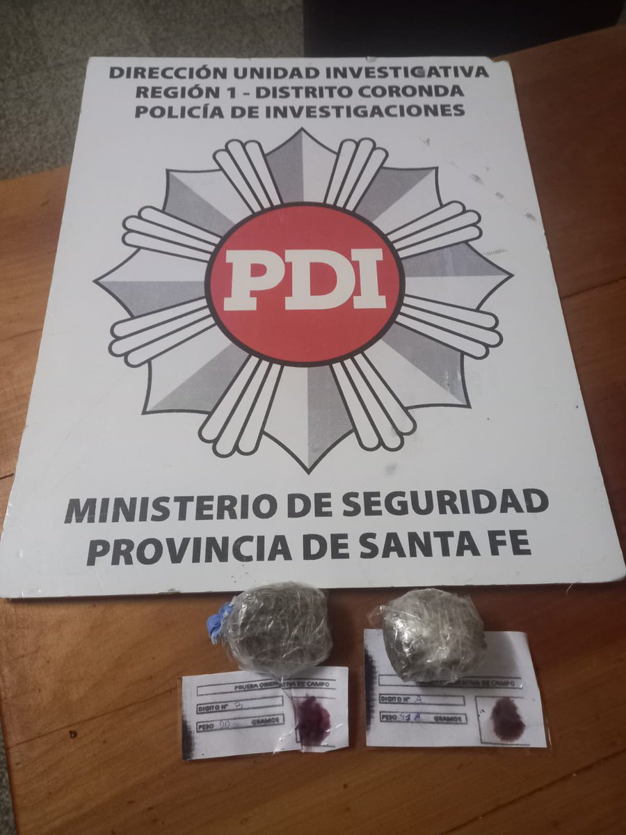 Los cago la paloma.. 

En Coronda quisieron hacer volar una paloma 🕊️ con dos bochitas de marihuana para los presos, pero le erraron. Los envoltorios pesaban tanto que no pudo volar y la agarraron en la puerta de la cárcel