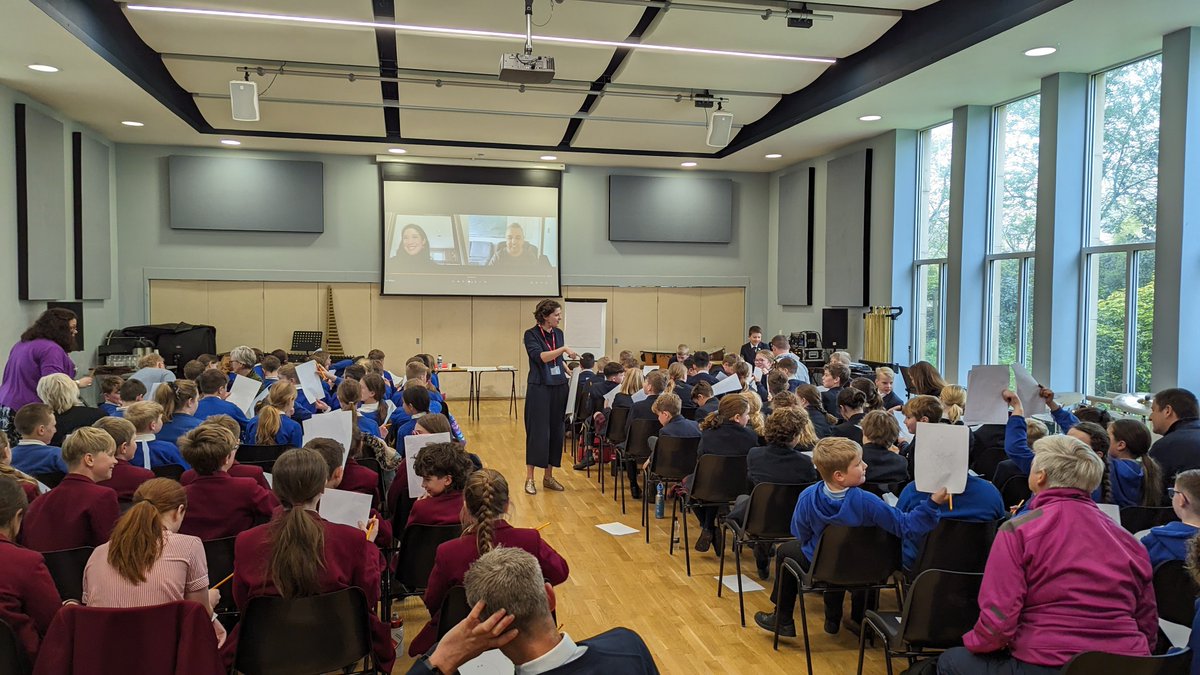 📚 We're proud to co-host @CarnegieMedals Book Town Takeover today, a day-long festival to celebrate reading experiences for children 🖌️ In this morning's illustrator workshop, we welcomed shortlisted illustrators @Ilustrajo & @chloesavageart 🪼 🐻‍❄️ 🖌️