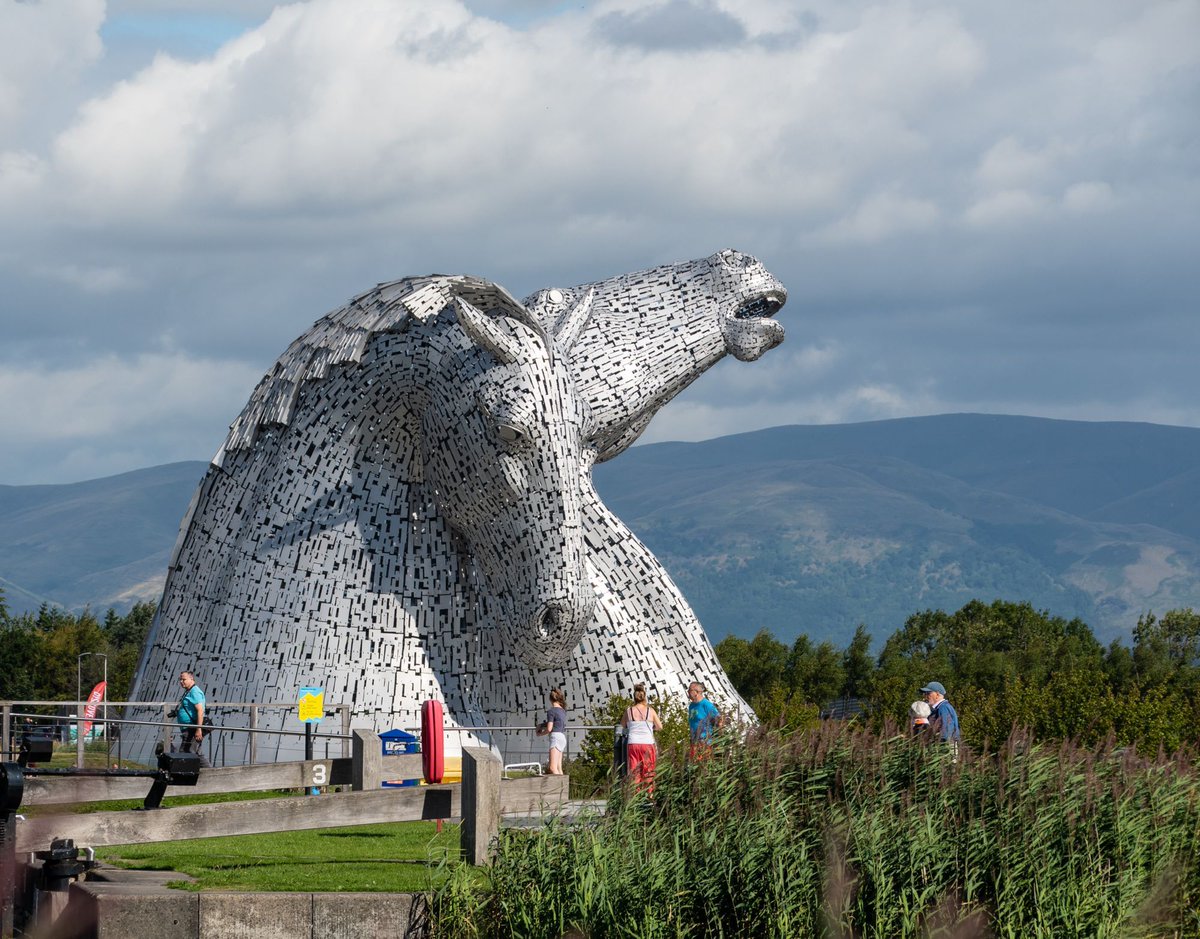 Say hello to Duke and Baron - the friendliest Kelpies Scotland ever did see! 🐴🐴 

@HelixFalkirk #HelixFalkirk #Kelpies #TheKelpies @VisitScotland #VisitScotland