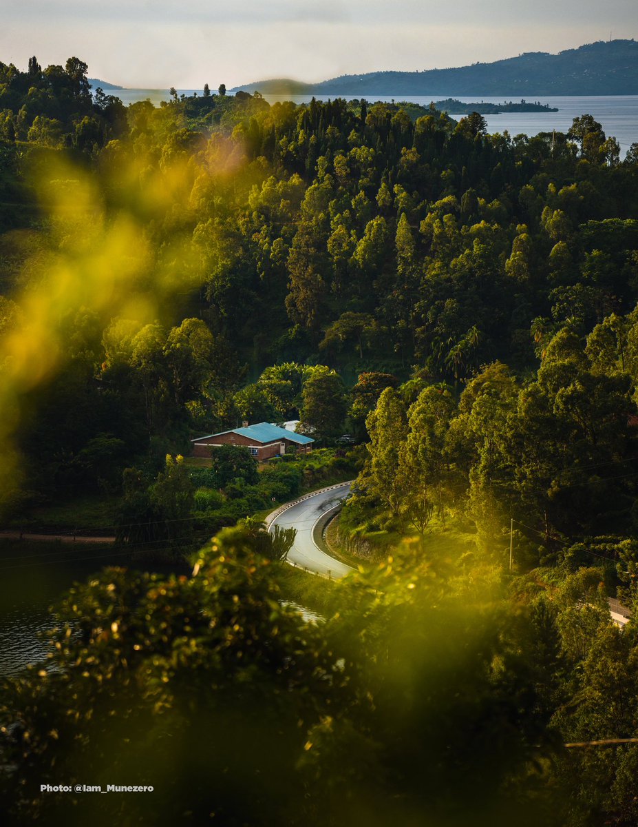 This place in Karongi 🇷🇼really got me. What a beautiful area! Anyways, highly recommended if you're looking for a destination in Rwanda✨ #VisitRwanda