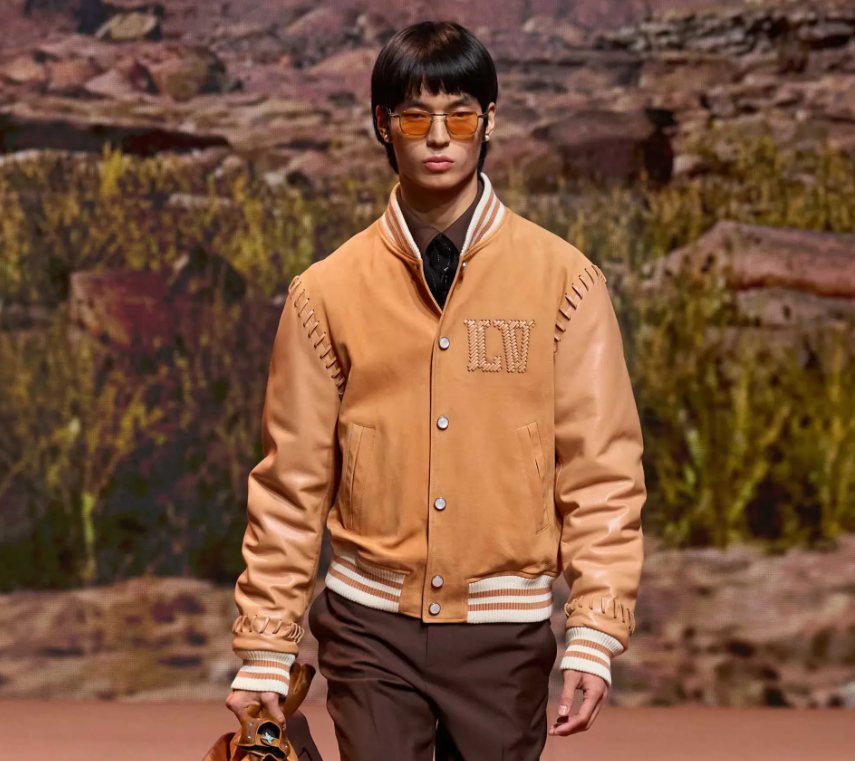 artisantnft's tweet photo. Louis Vuitton NFTs are back with a €7,900 phygital varsity jacket

➡️Louis Vuitton's NFT varsity jacket merges haute couture with digital innovation.
➡️The jacket is a limited edition collectible, available only to Via NFT holders.
➡️Priced at €7,900, the jacket emphasizes exclusivity and luxury.