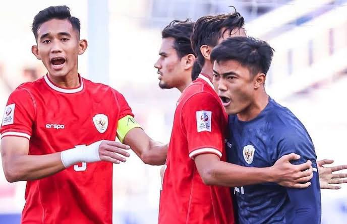 FandomID_'s tweet photo. Sudah Sepantasnya Ban Kapten Timnas Ada di Lengan Rizky Ridho

A thread https://t.co/XXVwsAP0Jq