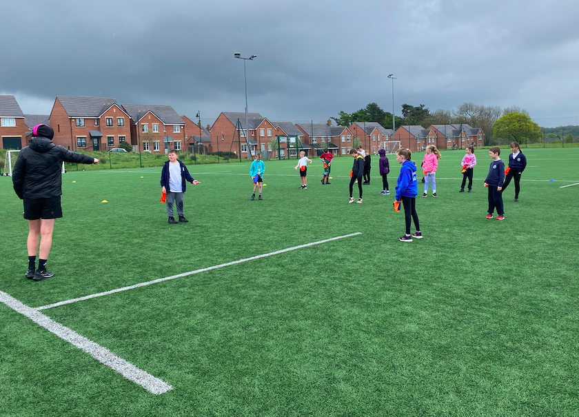 A great morning with @CharlieMundy12 from @CommunityOsprey. We had a great time learning tactics and skills ready to put into practise next week. Well done #Yr5HP, great teamwork and thinking skills during the different games.
