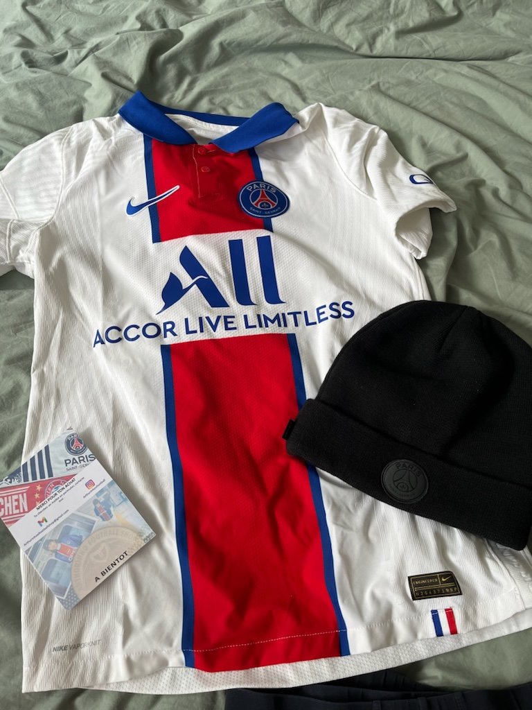 triskopf92's tweet photo. Réception de cette pépite ce matin. Un maillot qui rappelle de bons souvenirs ! 🔴🔵
Merci @ArthurinhoShop pour la vente ! https://t.co/NXVfxGNHkL