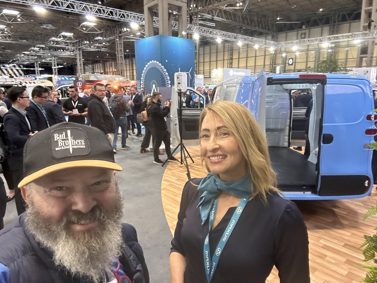 PeoplesTariff's tweet photo. I’d say @Saicmaxus_uk just blew everyone away with the reveal of the new #mifa5 &amp; #deliver5 #ED5 with a huge hint of  #IDBuzz in its design :) absolutely huge step up from #deliver3 - #mifa9 &amp; #deliver7 still looking good :) need a new #T90 soon hopefully :) #deliver9 still good https://t.co/uAMaLzZBHV