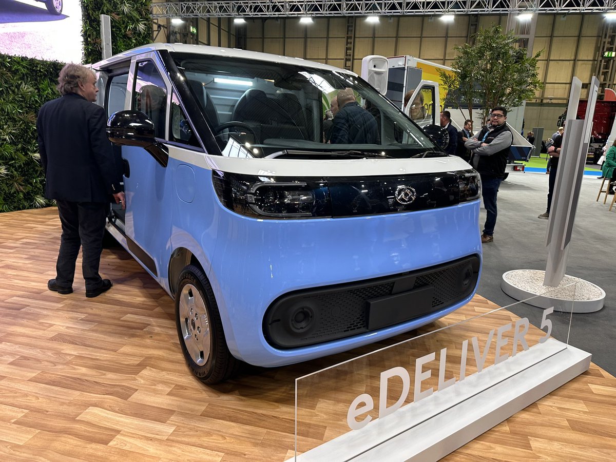 PeoplesTariff's tweet photo. I’d say @Saicmaxus_uk just blew everyone away with the reveal of the new #mifa5 &amp; #deliver5 #ED5 with a huge hint of  #IDBuzz in its design :) absolutely huge step up from #deliver3 - #mifa9 &amp; #deliver7 still looking good :) need a new #T90 soon hopefully :) #deliver9 still good https://t.co/uAMaLzZBHV