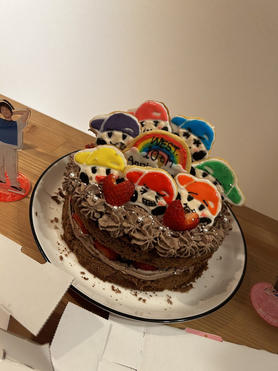 pr___ss526's tweet photo. 10周年おめでとう！！！
虹会待機！！！
ケーキ手作り頑張った🤣🤣

#WESTꓸ_10thAnniversary 
#WEST.虹会 
#WESTꓸ大忙しやDAY https://t.co/7b54JvIFIc