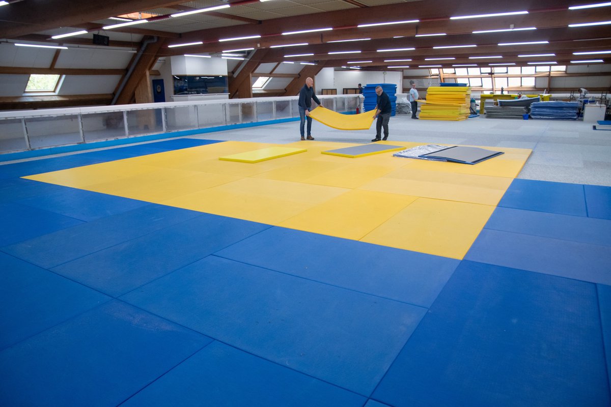 BertrandRingot's tweet photo. Les services de @Gravelines sont mobilisés afin de transformer l'espace du roller de #Sportica en un nouveau dojo pour nos clubs.
Coup de chapeau à l'ensemble des directions et à nos agents pour la réalisation de ce défi d'aménagement dans des conditions particulières. https://t.co/QfvrNHO0eU
