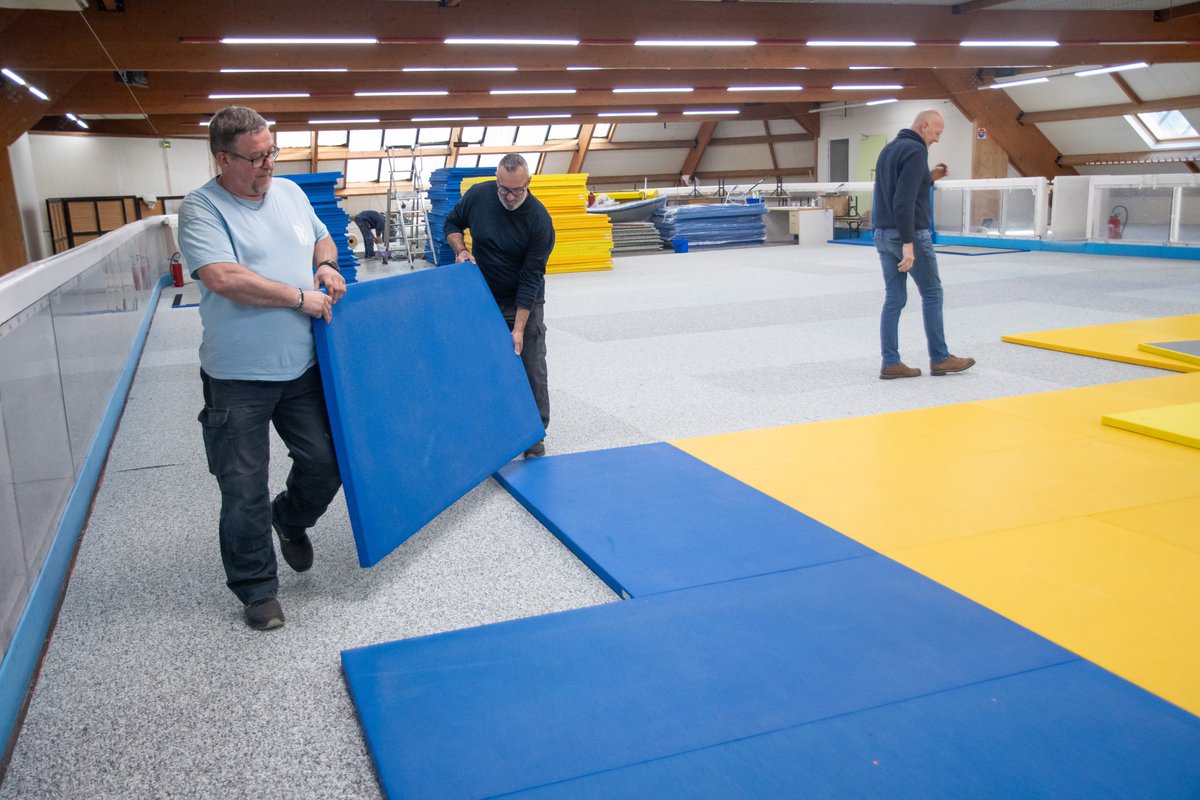 BertrandRingot's tweet photo. Les services de @Gravelines sont mobilisés afin de transformer l'espace du roller de #Sportica en un nouveau dojo pour nos clubs.
Coup de chapeau à l'ensemble des directions et à nos agents pour la réalisation de ce défi d'aménagement dans des conditions particulières. https://t.co/QfvrNHO0eU